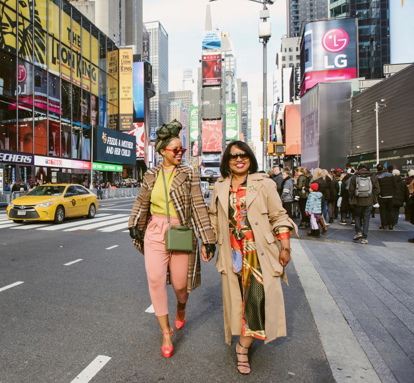 New York Mommy Daughter Photoshoot With Airbnb Experiences